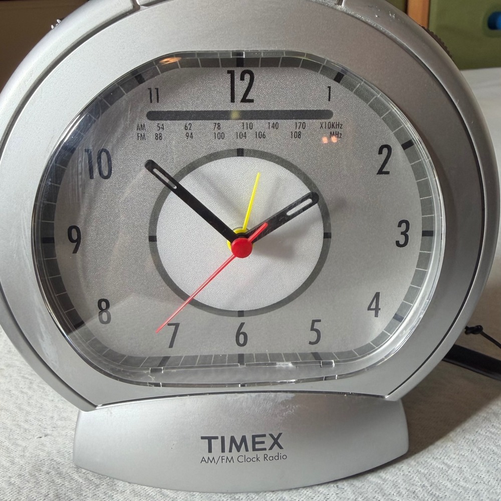 Timex T317S Easy to Read Alarm Clock Radio Silver Analog AM/FM Tabletop Clock